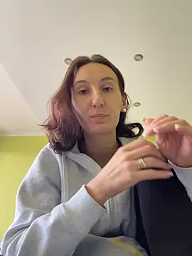 Emilia_Mausi's cam snapshot