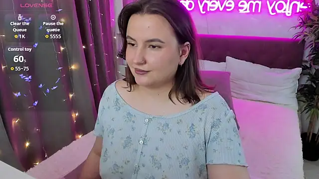 FeralPeach's cam snapshot