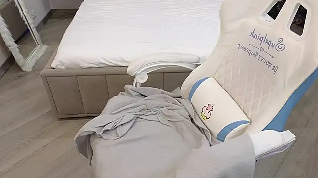 MoonlinSkinn live sex cam