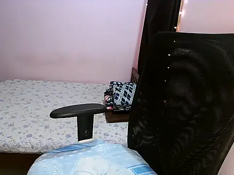 Brownie_baby's cam snapshot