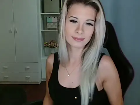 KristineGlow's cam snapshot