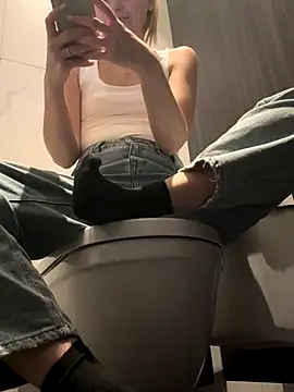 ValenciaShock live sex cam