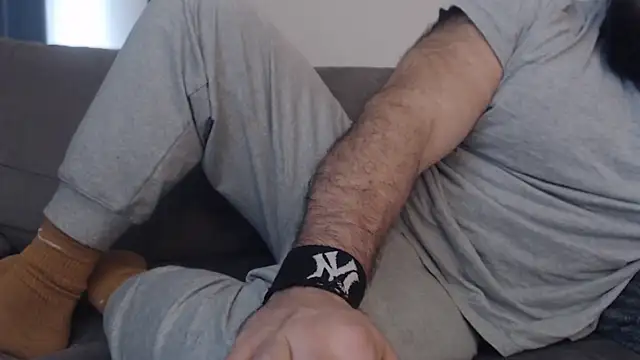 hugemachohandsome's cam snapshot