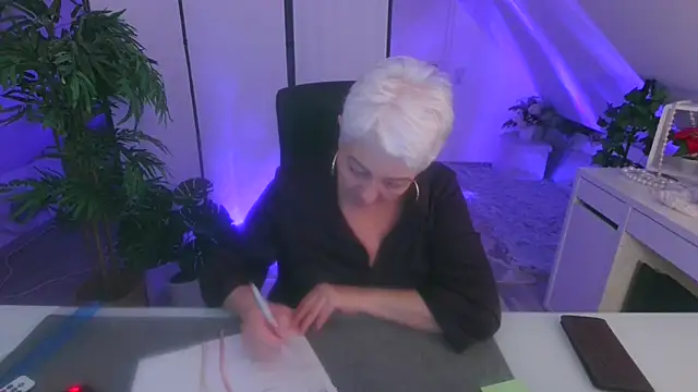 LovelyHelena's cam snapshot