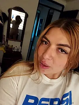 mila_curvy's cam snapshot