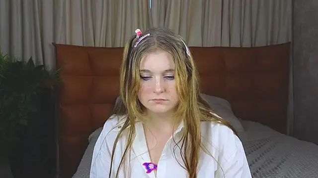 NightSaffron's cam snapshot