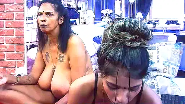 IndianSexySlender live sex cam