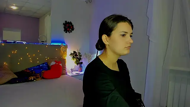 Laura_Leee's cam snapshot