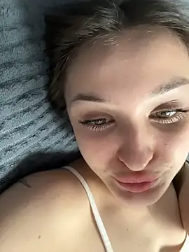 ErikaMuse's cam snapshot