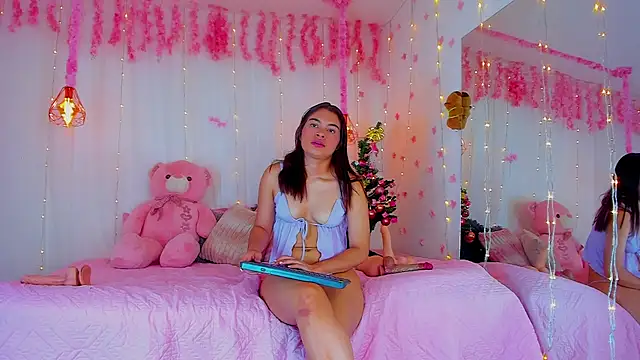 Lori_Evanss's cam snapshot