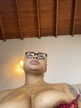 Eloisa_cleavage_ live sex cam