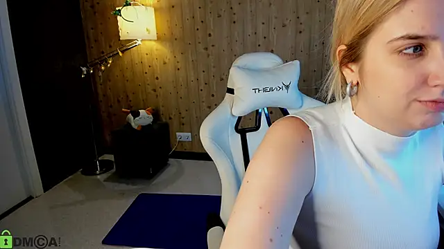 LunasShine's cam snapshot