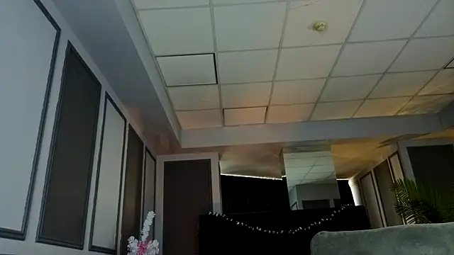 MissKiarra live sex cam