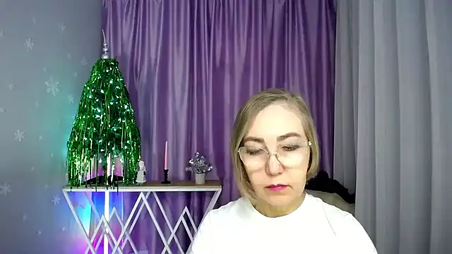 queen_a_n_i's cam snapshot