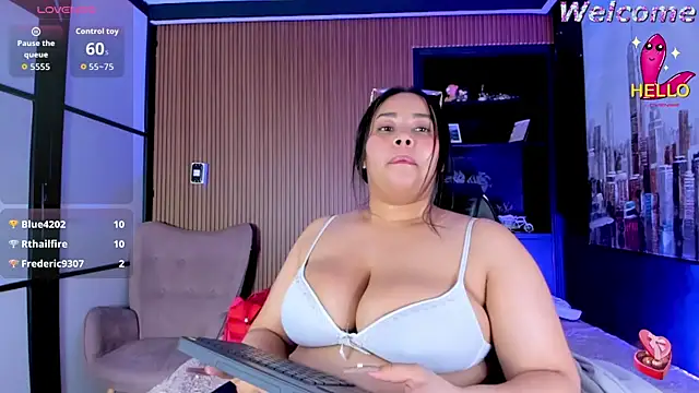 ThaliaBrooks_'s cam snapshot