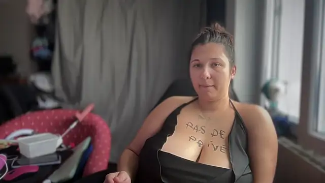 minette-sexy's cam snapshot