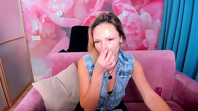 AlinaMoor's cam snapshot