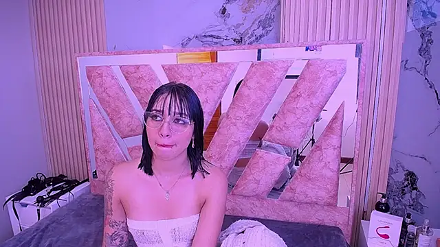 sissy_nina's cam snapshot