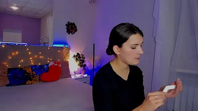 Laura_Leee's cam snapshot