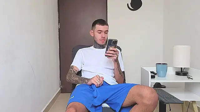 Saturno_v live sex cam