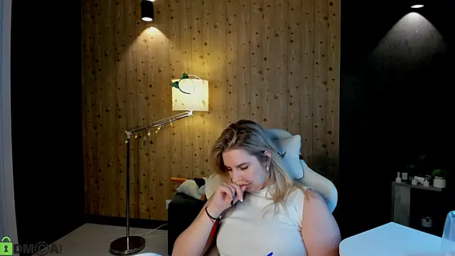 LunasShine's cam snapshot