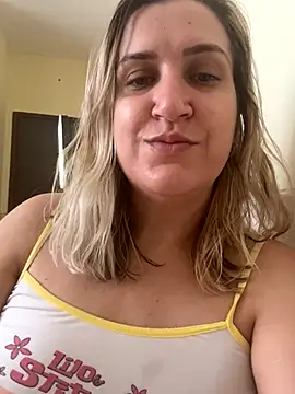Bia_sexynovaes live sex cam