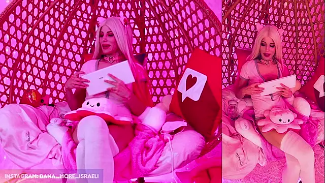 dana_more's cam snapshot