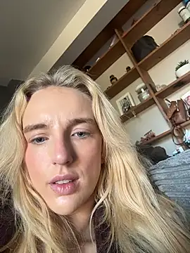 BlondeBombshellAmelia's cam snapshot