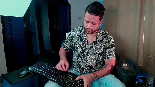 LucasGaeel live sex cam