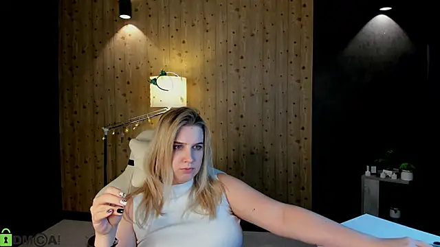 LunasShine's cam snapshot