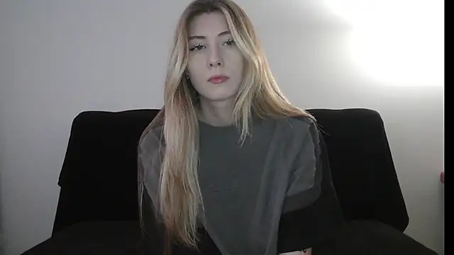 ErikaShyy's cam snapshot