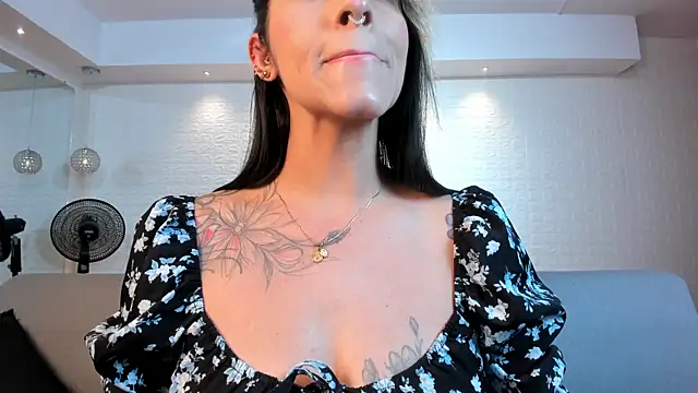 violet_scott's cam snapshot