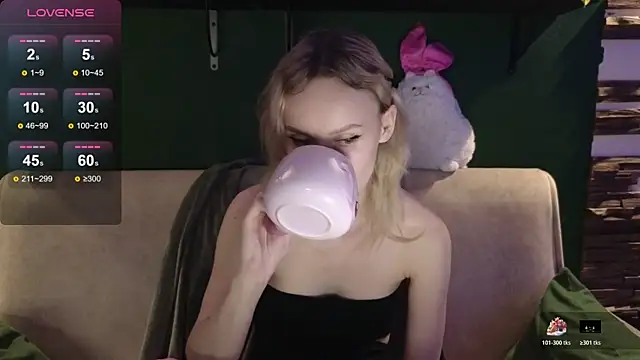 Belle_Vill3575's cam snapshot