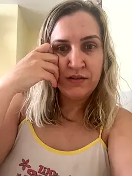 Bia_sexynovaes's cam snapshot