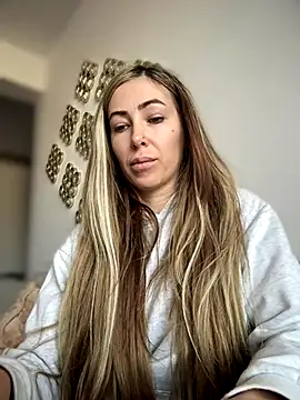 RaquelleDevon live sex cam