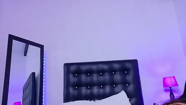 Skinny_hottie18's cam snapshot