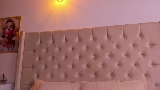 Eloisa_cleavage_ live sex cam