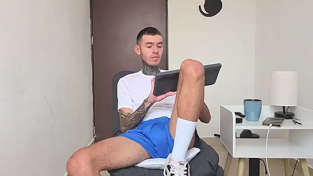 Saturno_v live sex cam