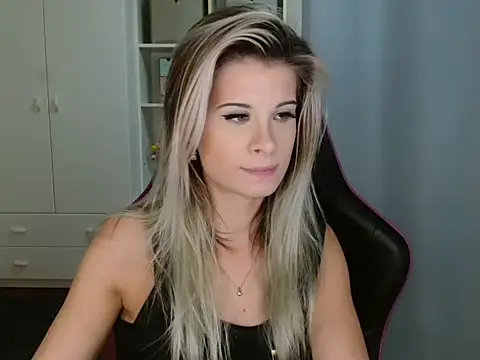 KristineGlow's cam snapshot