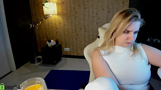 LunasShine's cam snapshot