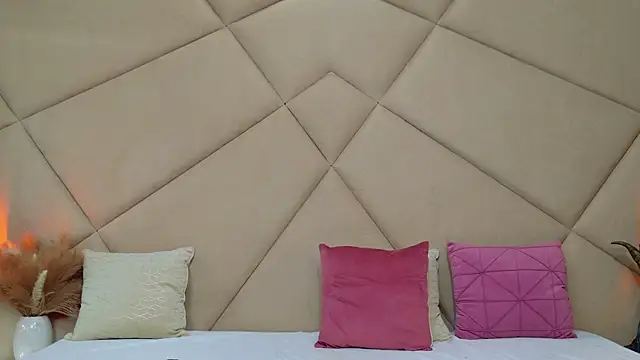 ChloeFrost's cam snapshot