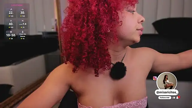 LaraCurls's cam snapshot