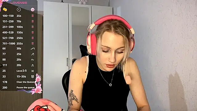 FoxySable's cam snapshot