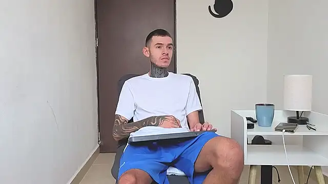 Saturno_v live sex cam