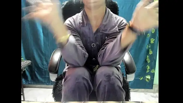 Forever_Love2025's cam snapshot