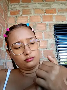 young_dairy01's cam snapshot