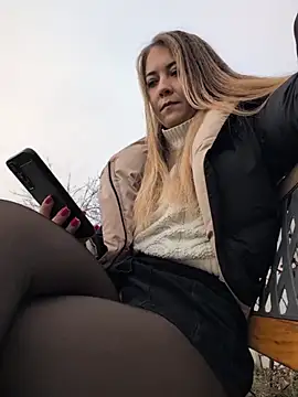 Risky_girl23's cam snapshot