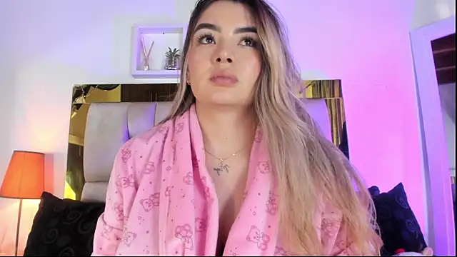 emmy_r's cam snapshot