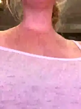 RonnieKiss live sex cam