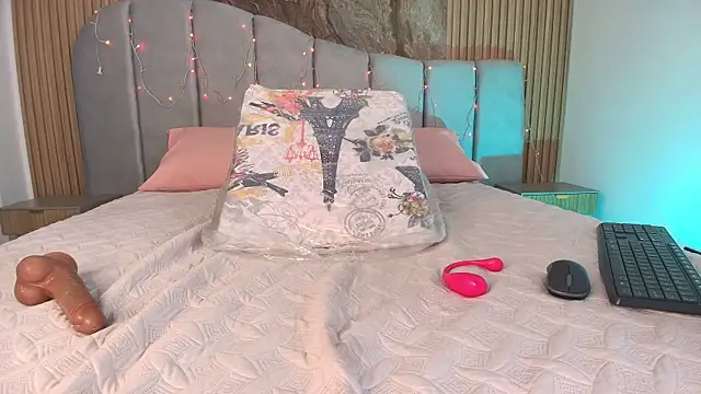 chloe_leroy_'s cam snapshot